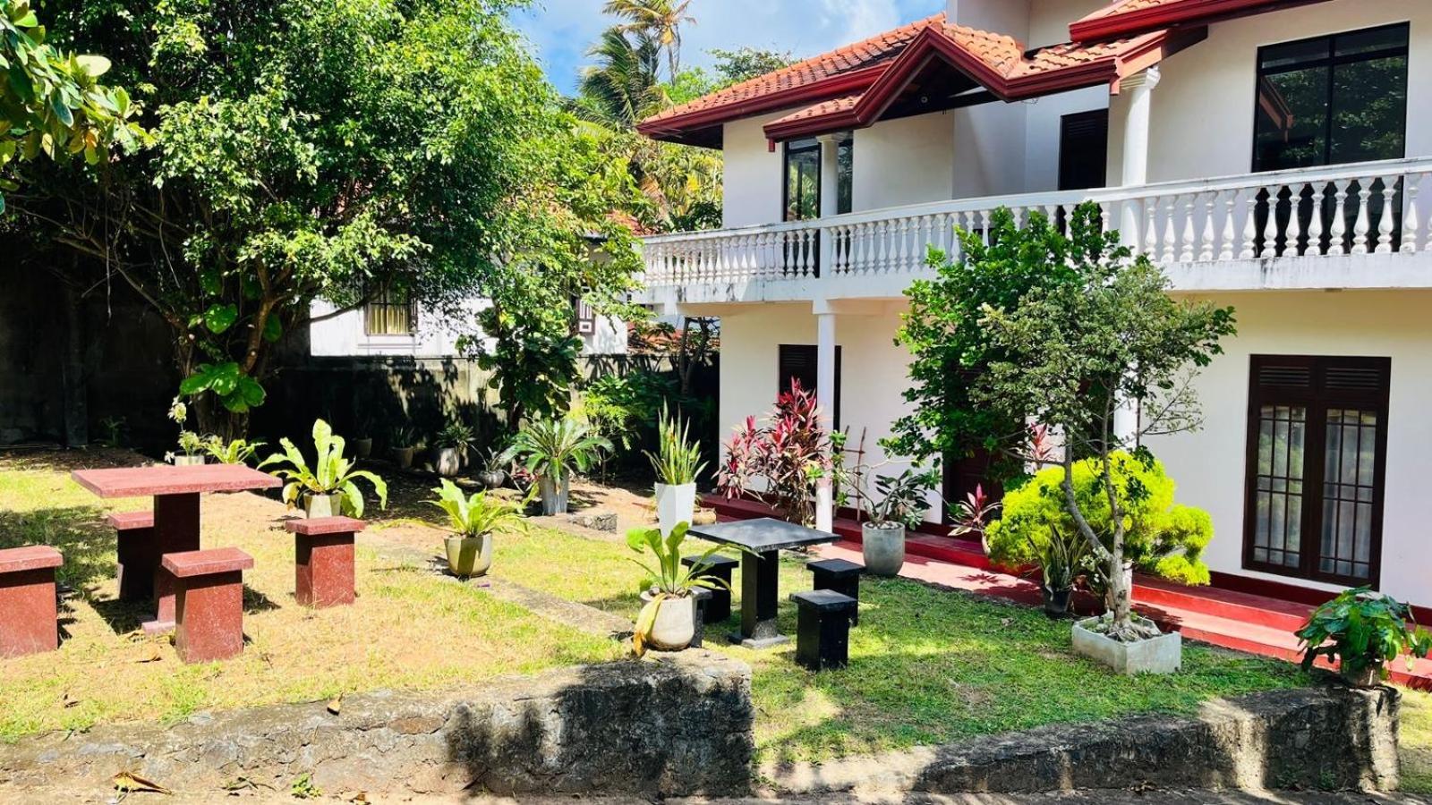 Sritaly Inn Mirissa Exterior photo